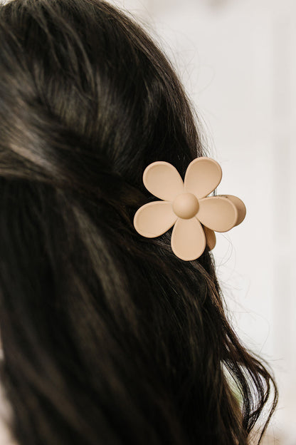 Daisy Claw in Cream - Website Exclusive