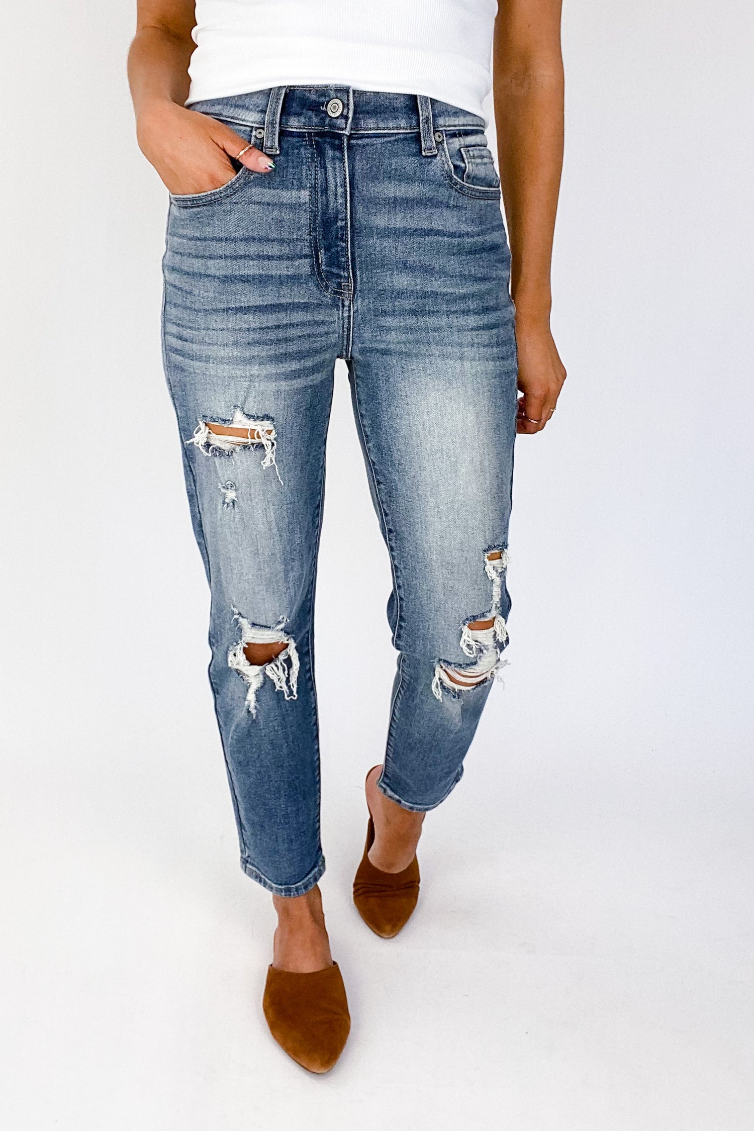 TOBI DISTRESSED MOM JEANS IN MEDIUM BY EUNINA